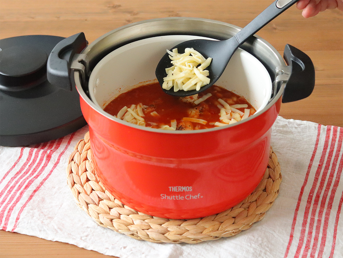 チキンと白いんげん豆のトマト煮とろ～りチーズ
