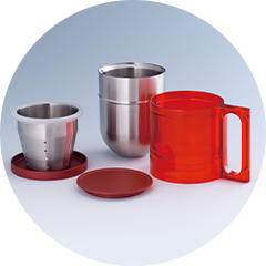 茶こしを置く場所がない！という心配ご無用。茶こし専用トレイが付いていました。